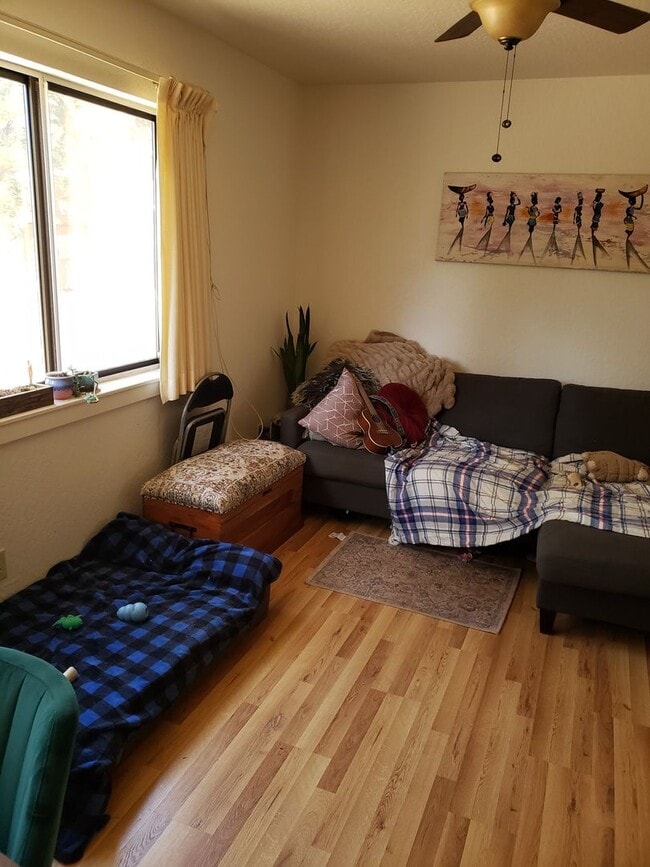 Building Photo - LONG-TERM RENTAL: Prime Location! Economic...