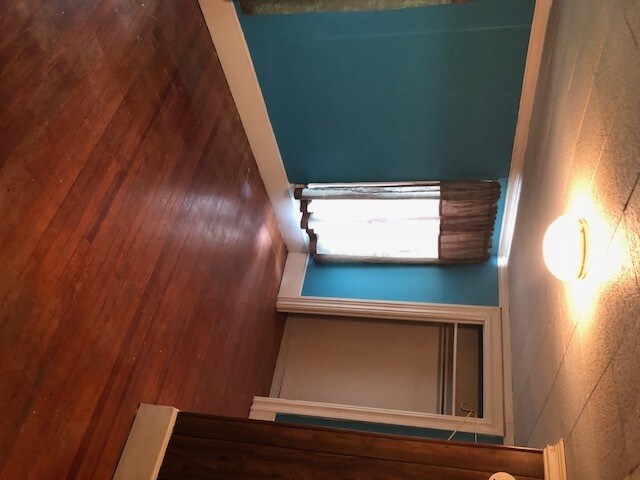 Building Photo - 322 N Maple Ave