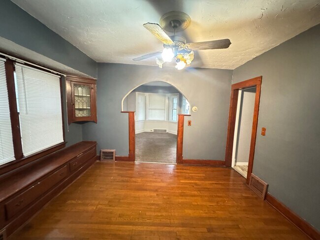 Foto del edificio - Charming 3-Bedroom Property in Prime Location