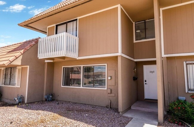 Building Photo - Fully renovated townhome in central Las Ve...