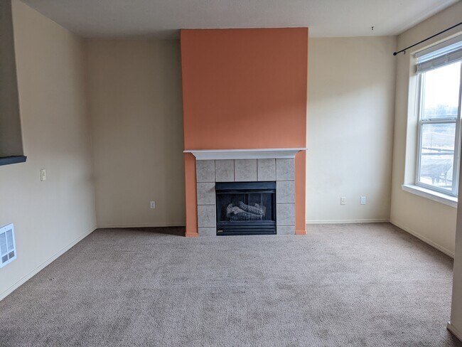 Building Photo - 117 NW Battaglia Ave