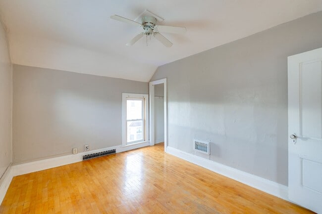 Building Photo - 162 7th St