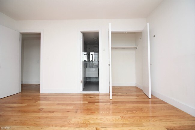 Foto del edificio - 3 br, 3.5 bath  - 672 Halsey St