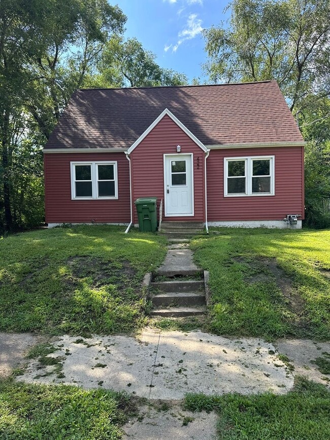 Building Photo - Completely updated 4 Bedroom, 1 Bathroom Home