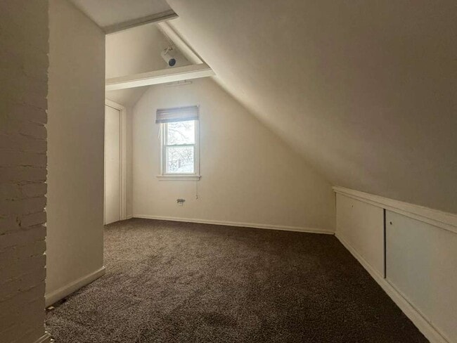 Building Photo - 3-BED, 1 BATH BEAUTIFUL SINGLE- FAMILY HOME IN MAPLE HEIGHTS!