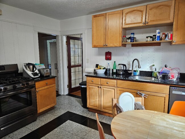 Foto del edificio - 152 Raymond St