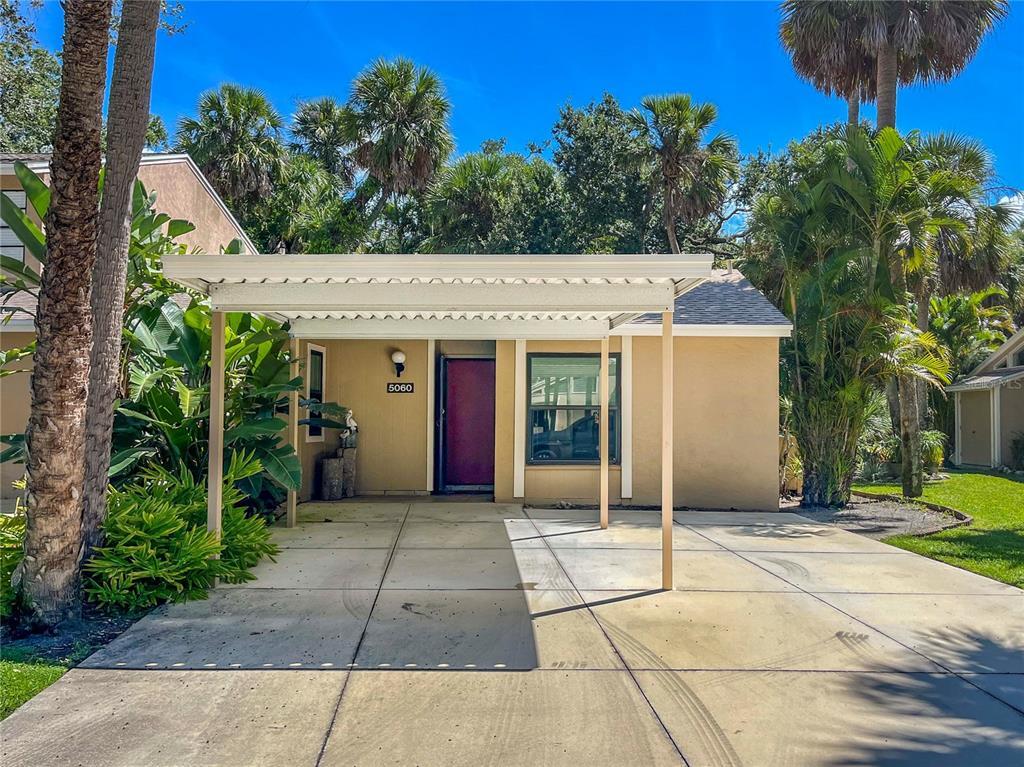 Foto principal - 5060 Village Garden Dr