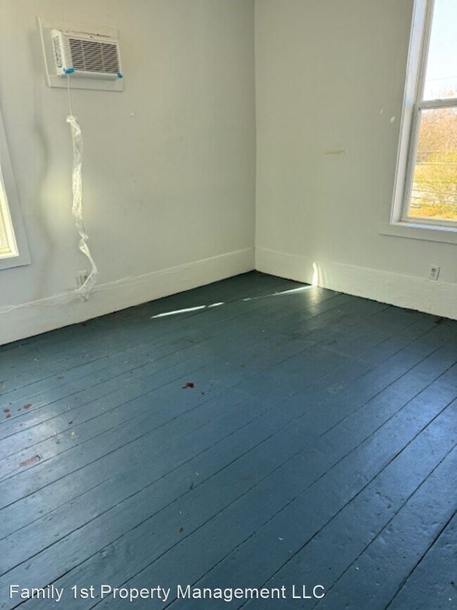 Building Photo - 3 br, 1.5 bath House - 400 South Vine Stre...
