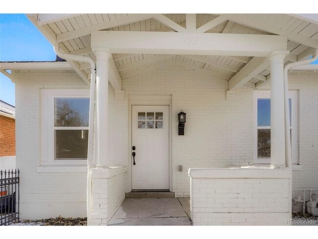 Spacious 2 Bed 2.5 Bath in the heart of Baker! - Spacious 2 Bed 2.5 Bath in the heart of Baker! House