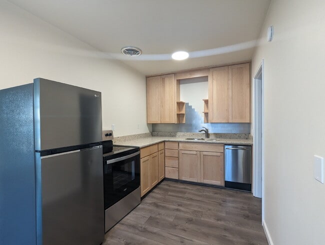 Building Photo - "Charming 3-Bedroom Duplex with Granite Touches & Gleaming Hardwood Floors in Seattle's Vibrant B...