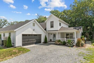 Building Photo - 559A Bristol Ferry Rd