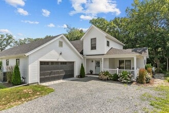 Building Photo - 559A Bristol Ferry Rd