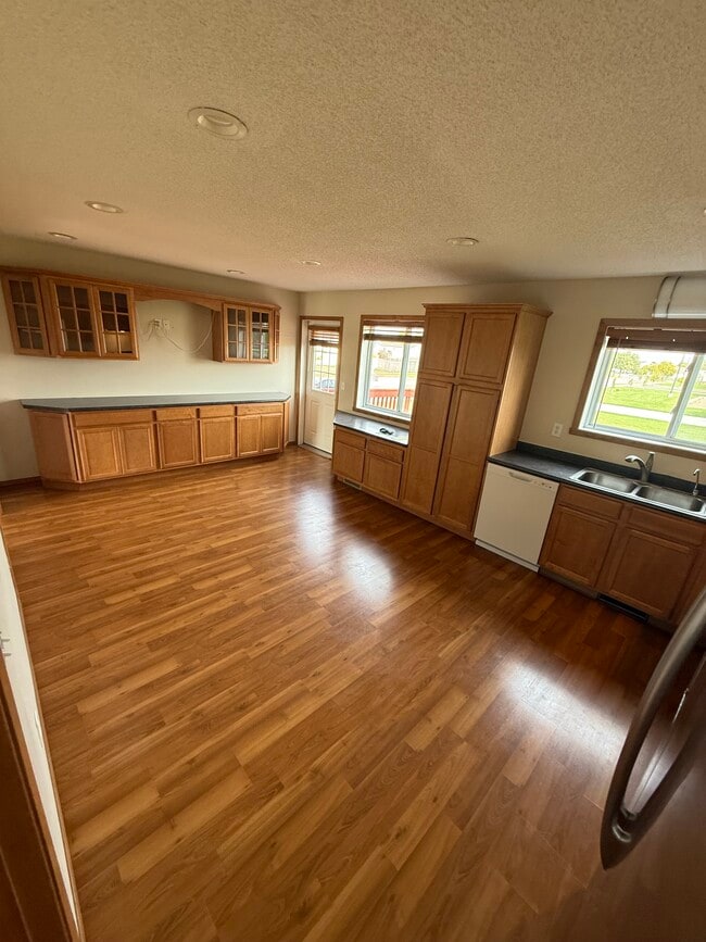 Building Photo - 6020 Bennett Ct S