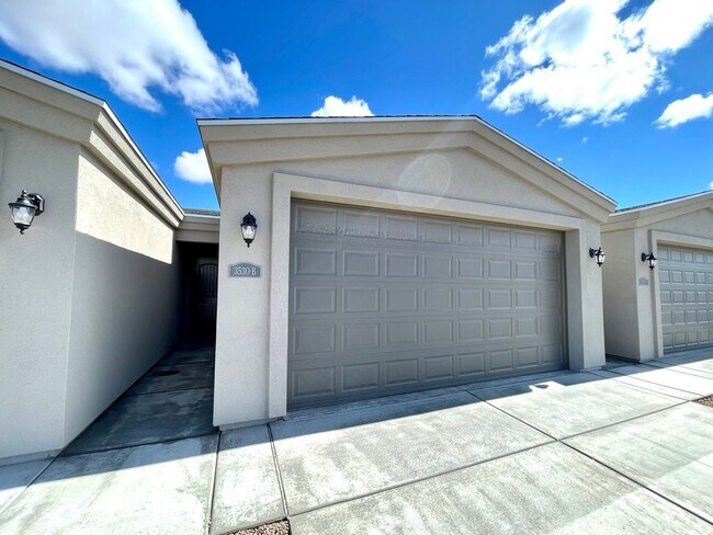 Building Photo - Newly Constructed 2 Bedroom Home!