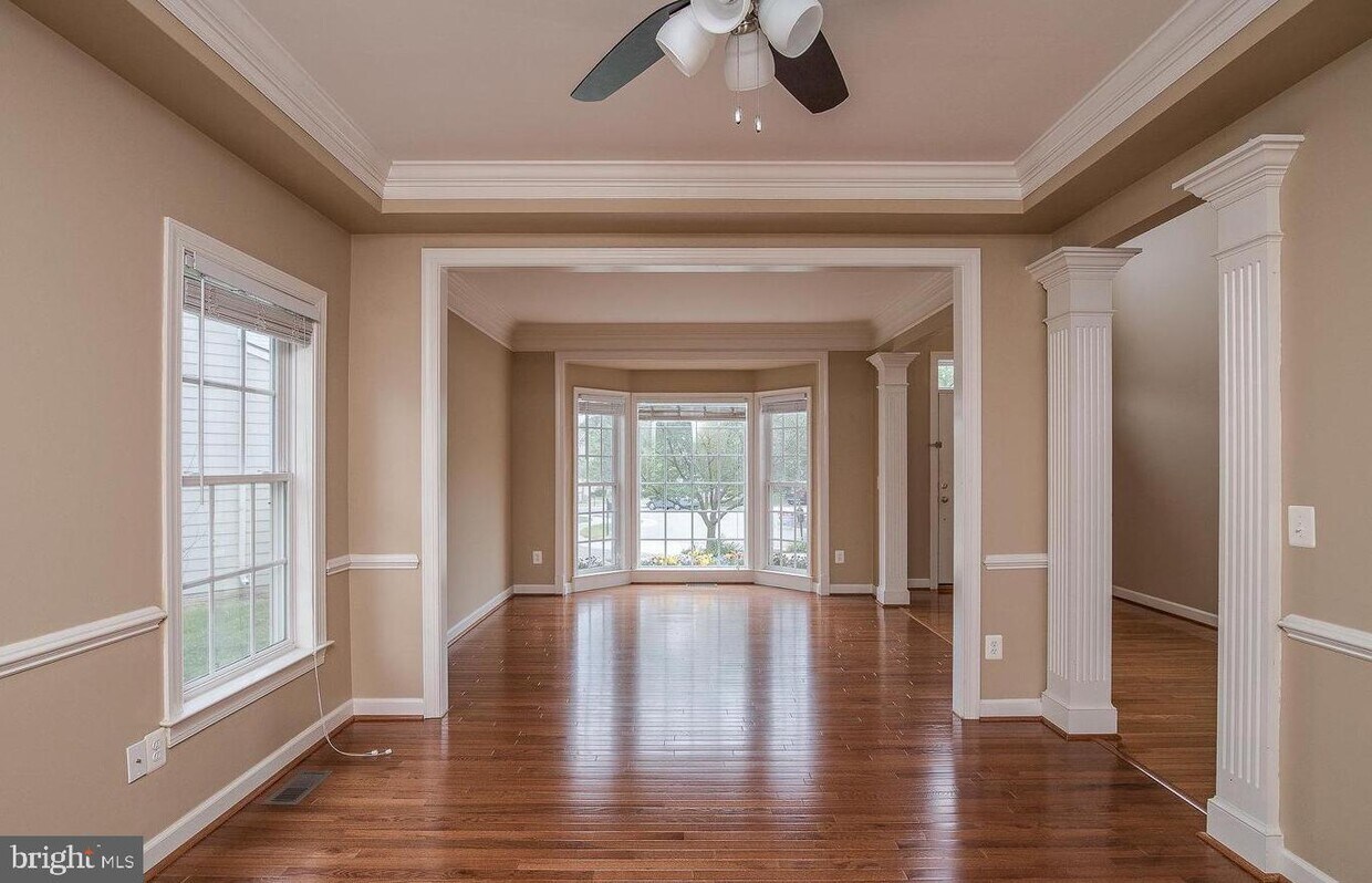 Building Photo - 1008 Hotchkiss Ct