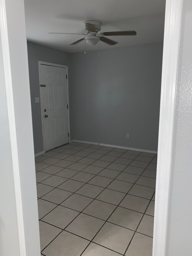 Living room - 5012 Austin Rd