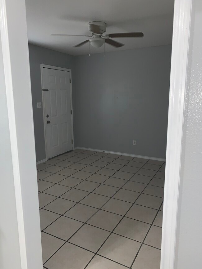 Living room - 5012 Austin Rd