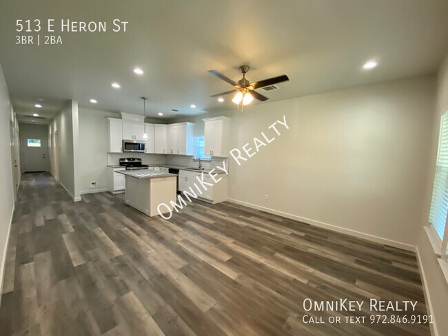 Building Photo - 513 E Heron St