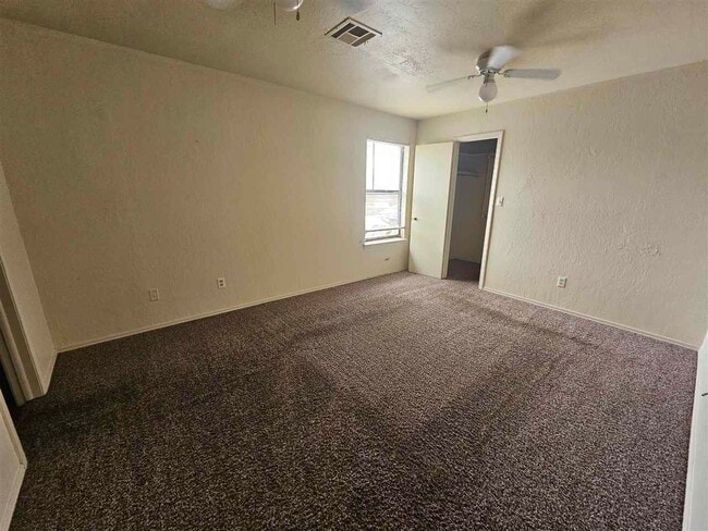Building Photo - 4017 NW Ozmun Ave