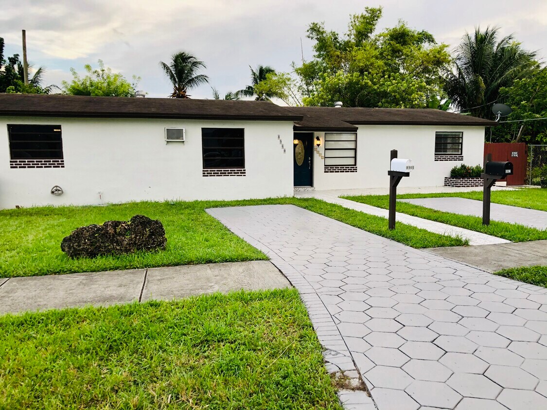 Primary Photo - 8960 SW 40th Terrace