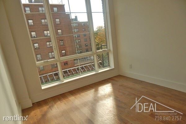 Building Photo - 862 Park Ave