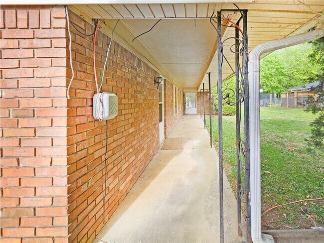 Building Photo - 802 Wilson Cir SW
