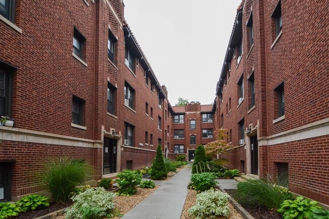 Building Photo - 2641 N Spaulding Ave