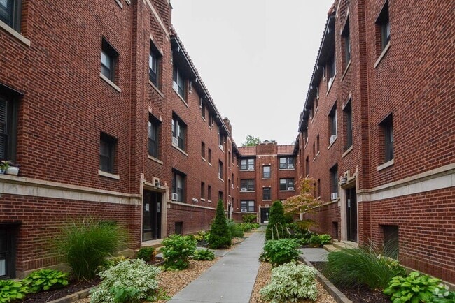 Building Photo - 2641 N Spaulding Ave
