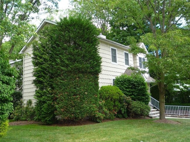 Building Photo - 243 Boulevard