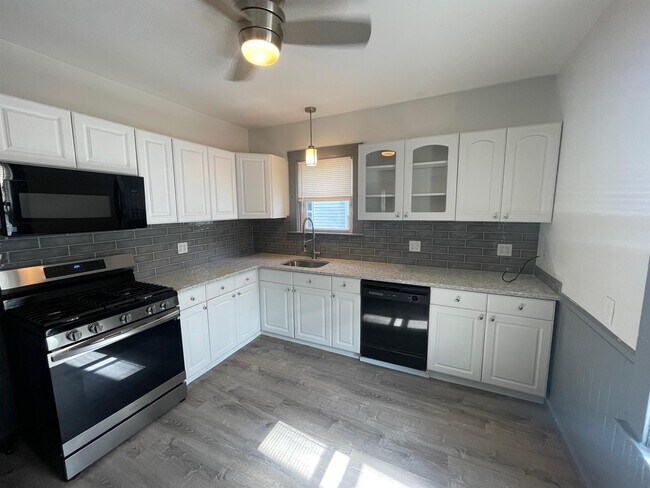 Building Photo - 4 Ossipee Rd