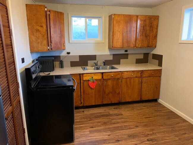Foto del edificio - ~ APPLICATIONS PENDING ~ 2 Bedroom, 1 Bath...