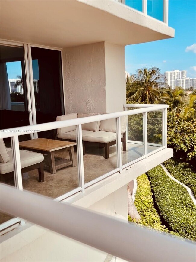 Foto del edificio - 18671 Collins Ave