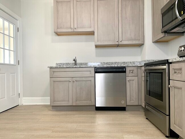 Foto del edificio - Two Bedroom 1 Bathroom home in Portsmouth