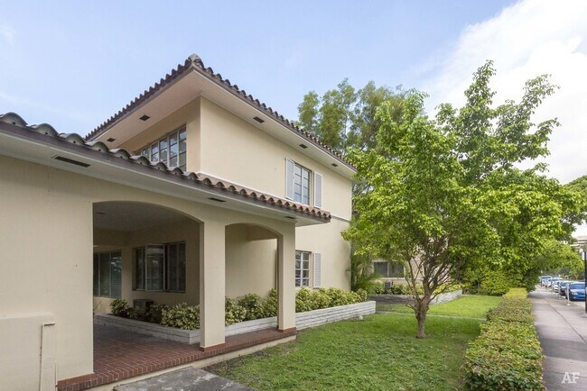 Building Photo - 414 Valencia Ave