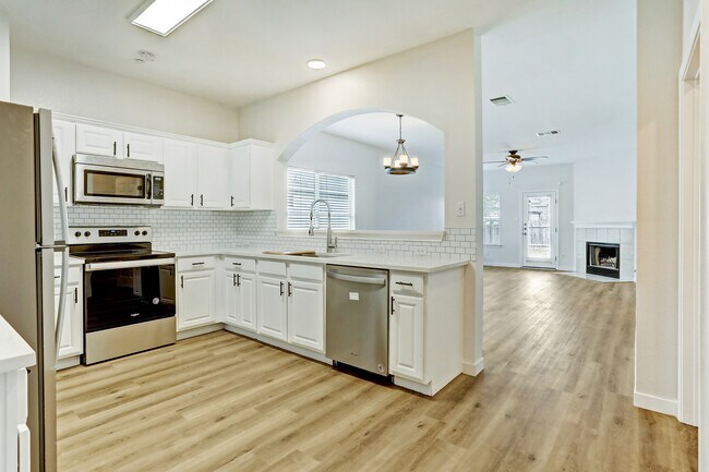 Cocina - 128 Almquist St