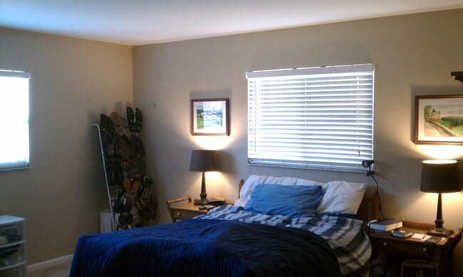 Building Photo - ** NAPLES PARK ** PET FRIENDLY ** CLOSE TO...