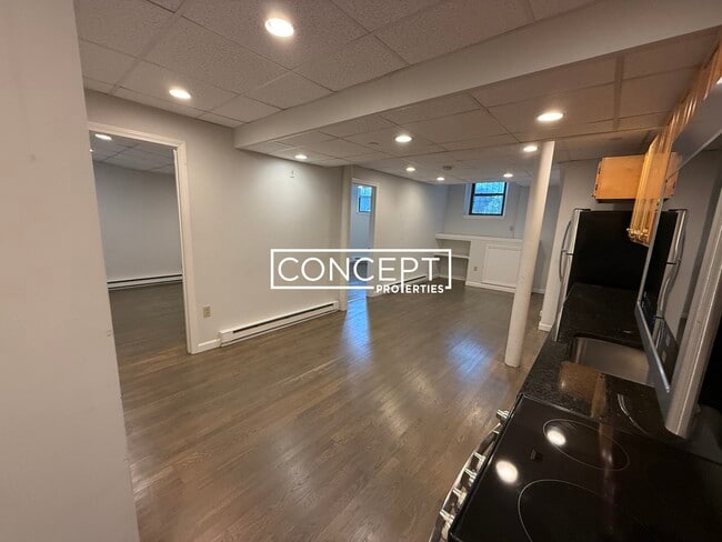 Building Photo - 77 Park Dr