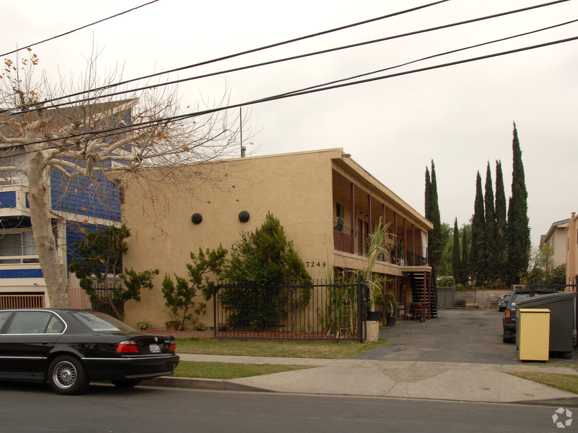 Foto del edificio - 7244 Independence Ave