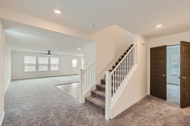 Photo - 4 Bedroom 2.5 Bathrooms! Loft and Office! ...