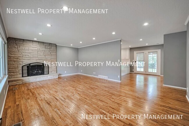 Foto del edificio - 1335 E Maplewood Cir