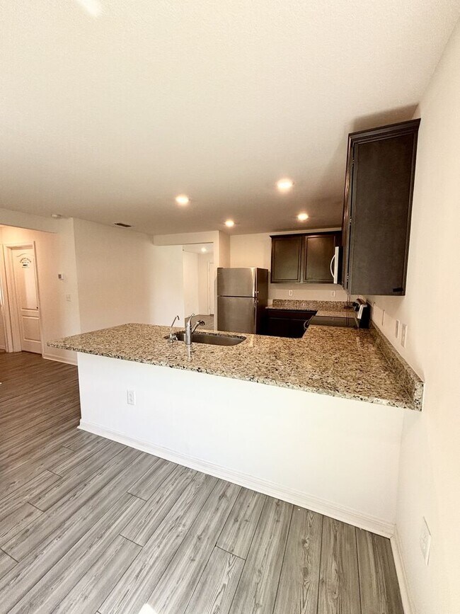 Foto del edificio - Your Dundee 4Beds/2Baths dream home – conv...