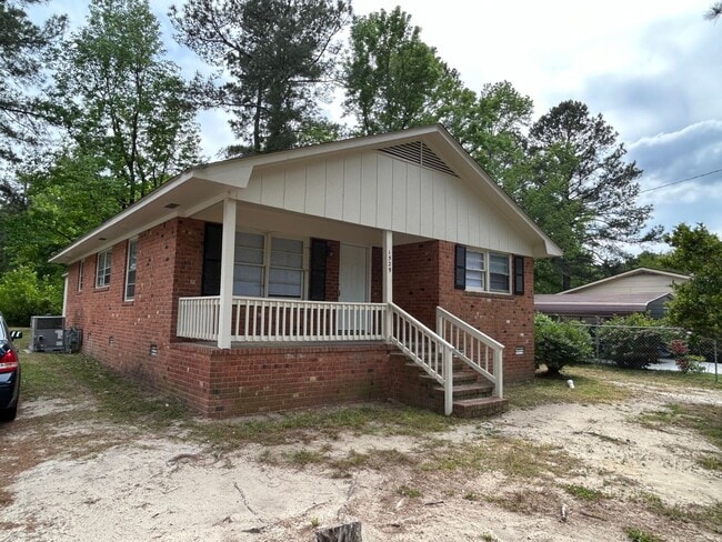 Building Photo - 1529 Charter Dr