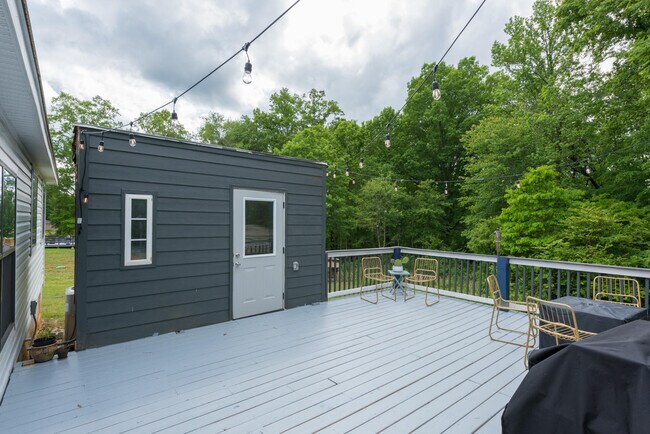 Building Photo - 8025 Hale Rd