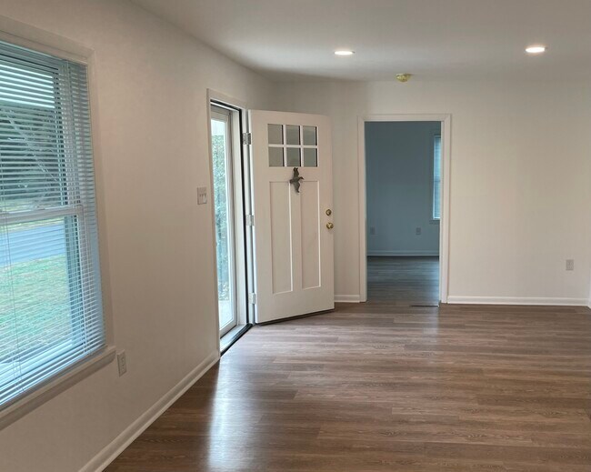 Foto del edificio - 5654 Poplar Ln