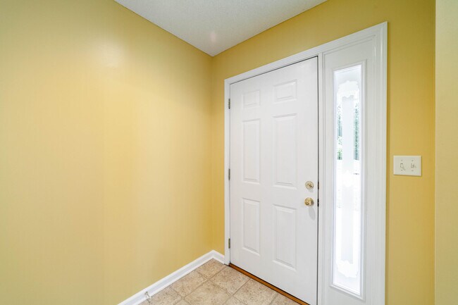 Building Photo - 714 Campusview Dr