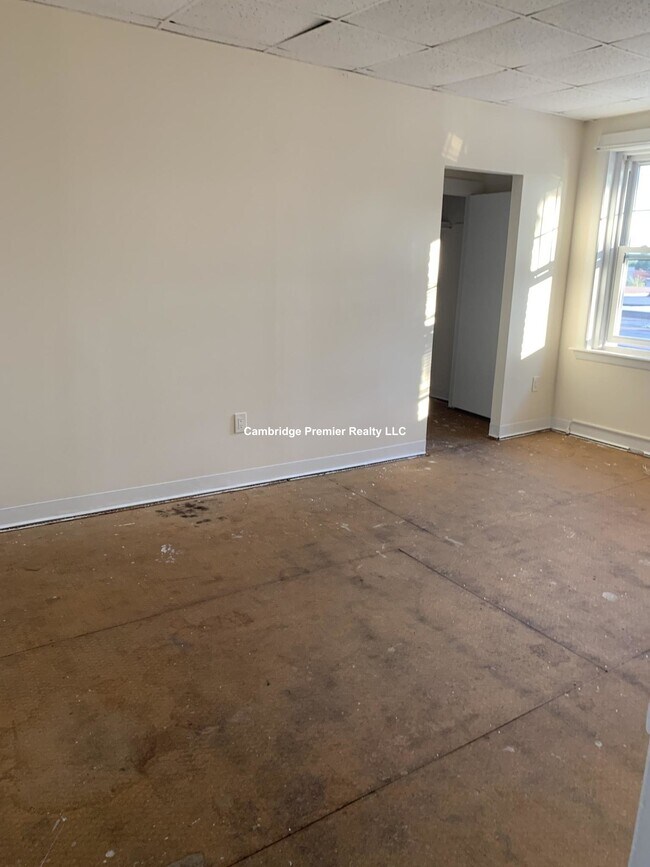 Building Photo - 104 Fellsway W