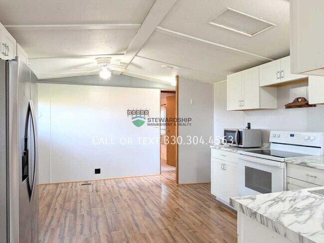 Foto del edificio - 7374 Peabody Kent Rd
