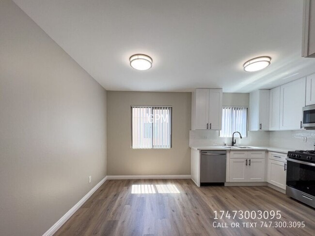 Building Photo - 137 Carr Dr