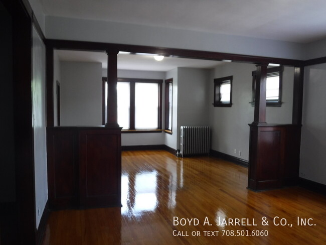 Building Photo - 9548 S Prairie Ave