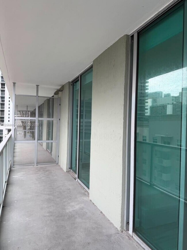 Foto del edificio - 1111 SW 1st Ave